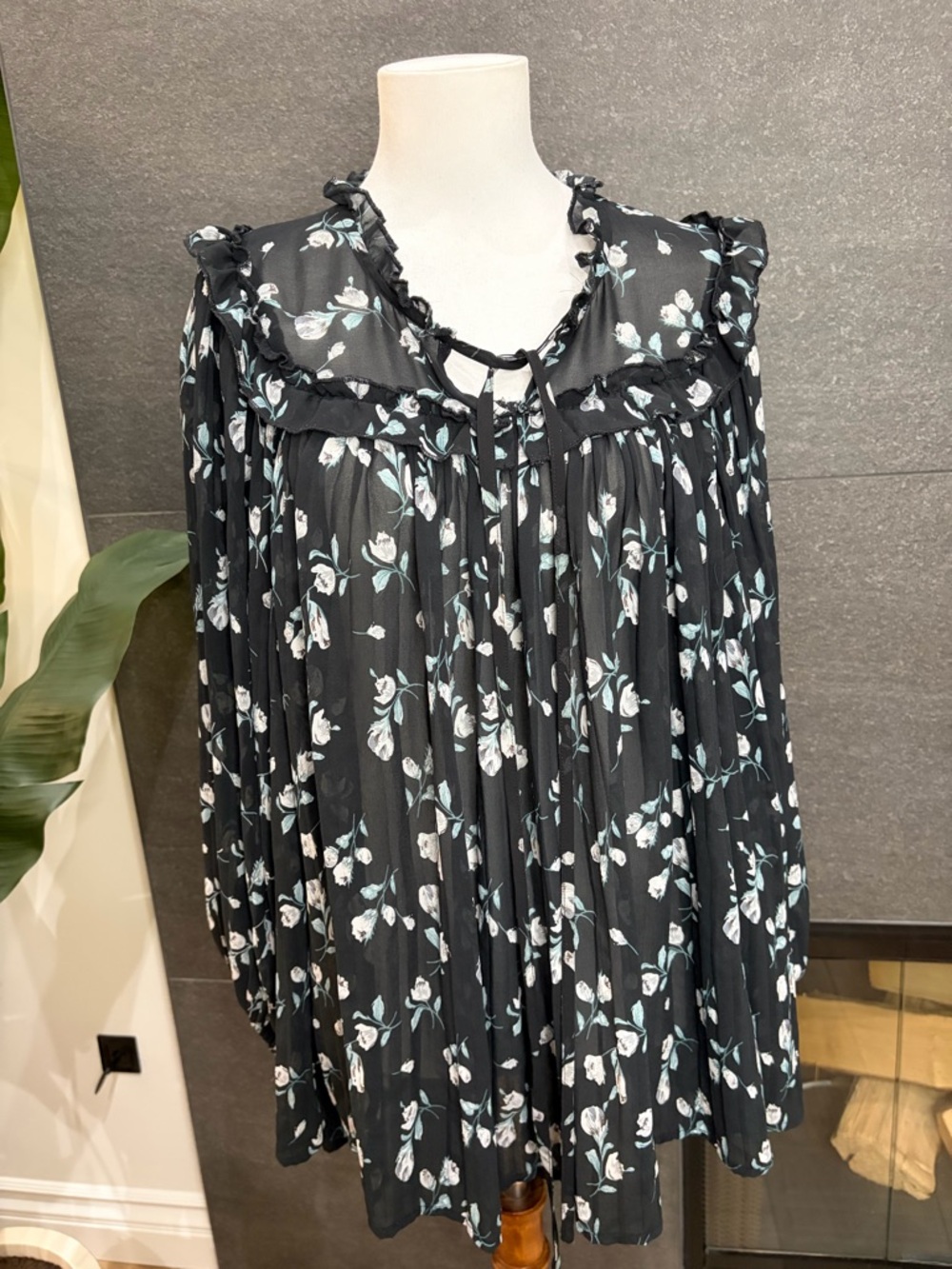 Hayden Black Floral Ruffled Peasant Top Size Medium - Picture 5 of 12